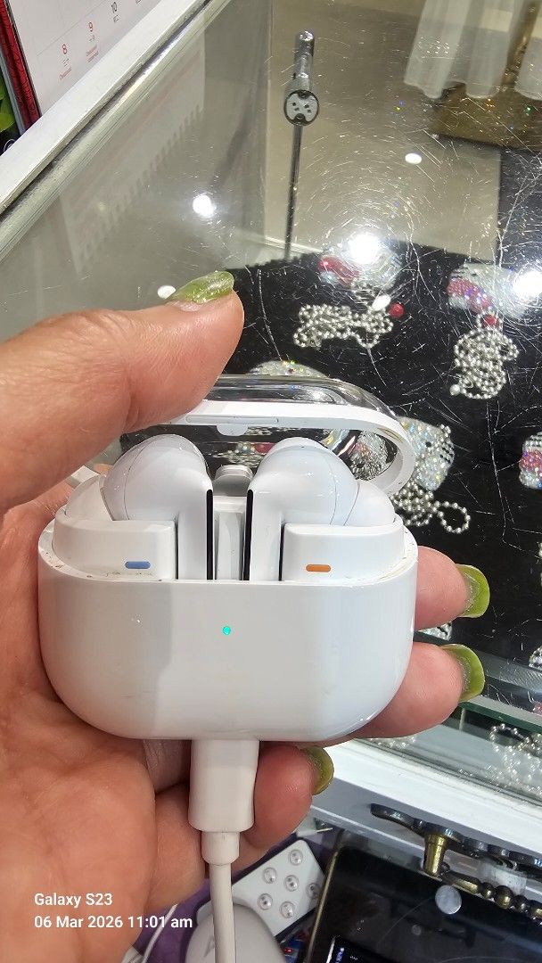 Ear buds 265671947746433113