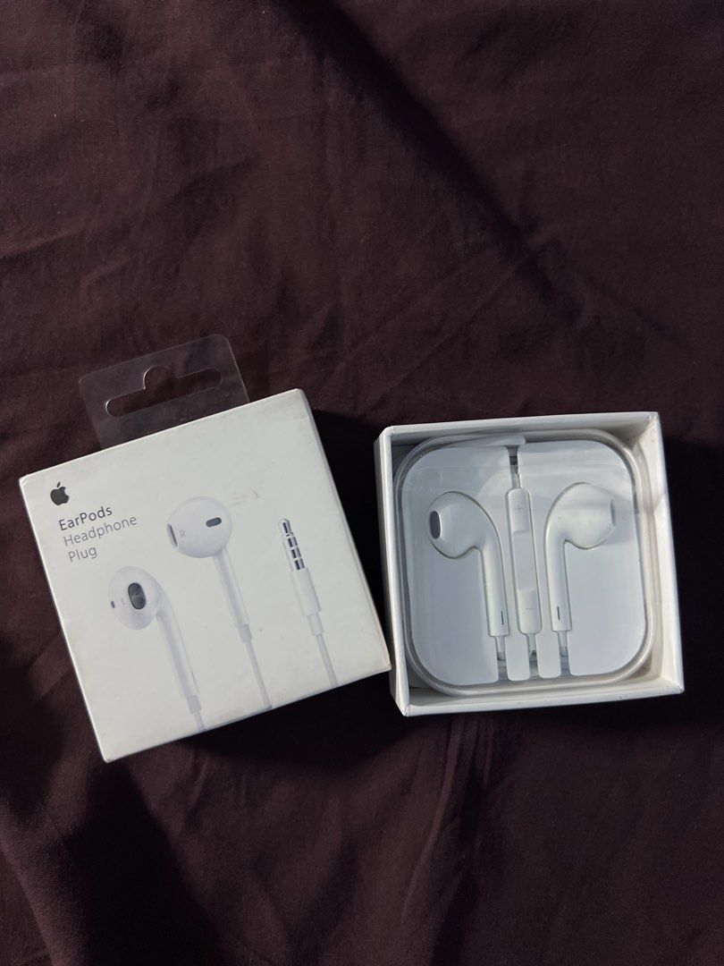 EarPods with Plug 3.5mm (Category: Earphones) located in Manila. Submitted by as_onlineshop11 (Listing ID 1425040514, Image 1). Description: .