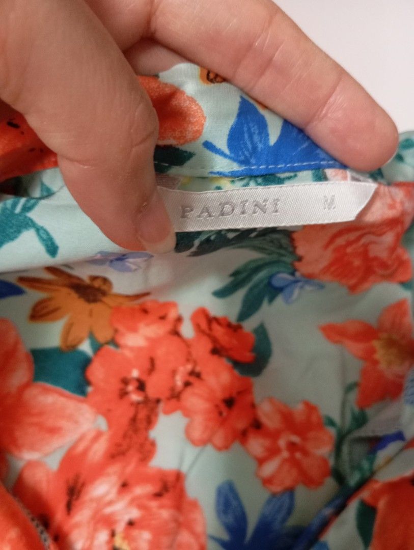 Flower top (Category: Blouses) located in Singapore. Submitted by bless1717 (Listing ID 1424959521, Image 2). Description: smooth silky material, no ironing required. comfortable and light. great for hot weather. .