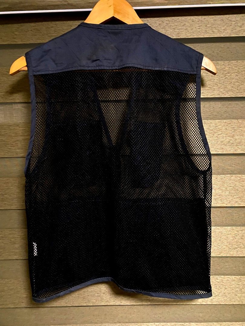 Forecast Working & Basic Vest - M (Category: Vests) located in Manila. Submitted by safehawk-c9a684 (Listing ID 1424887030, Image 2). Description: Navy blue vest from Forecast Working & Basic. It features multiple pockets and a mesh back for breathability. The vest is size M. It has a full zipper closure. The vest is designed for work or basic use..