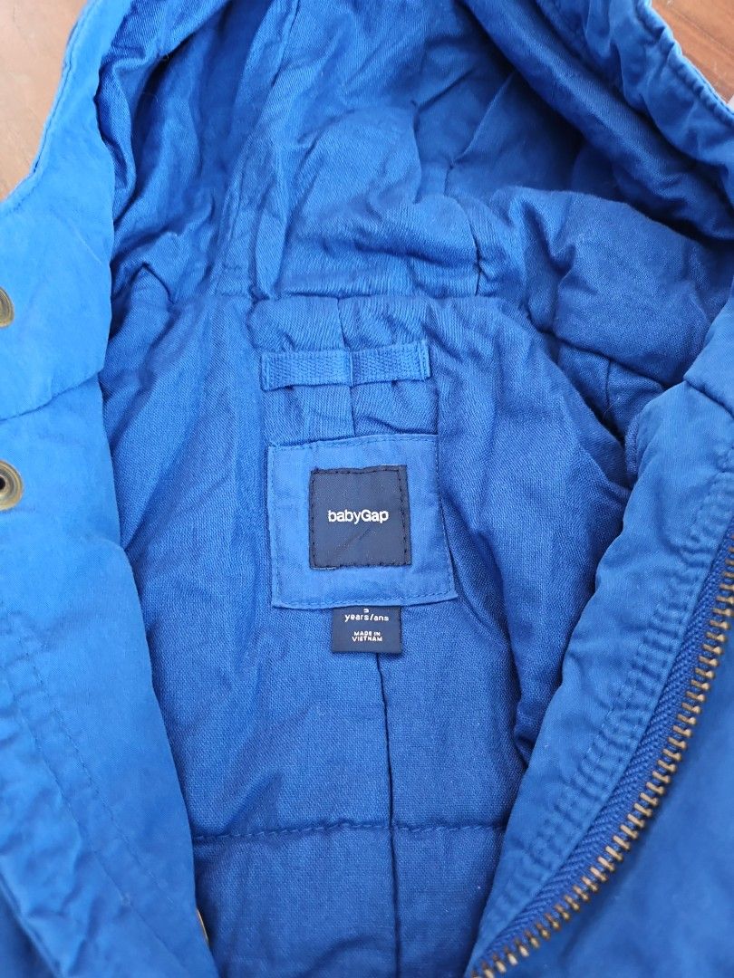 Gap jacket (Category: Babies & Kids Fashion) located in Singapore. Submitted by junlov12345 (Listing ID 1424902892, Image 2). Description: lovely bright blue jacket very comfortable with hardy zips and buttons .