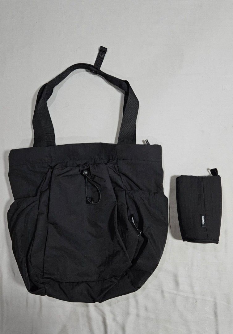 Hellolulu Reon All Day Tote Bag - Black Onyx (Category: Tote Bags) located in Taguig. Submitted by katccloset (Listing ID 1424725758, Image 2). Description: Hellolulu Beon All Day Tote Bag in Black Onyx. Includes a separate pouch. Features a drawstring closure on the front pocket and a zippered main compartment. The bag has a capacity of 18L and is made from 100% recycled PET with a water-repellent coating. Made in China. used once mop gcash or u