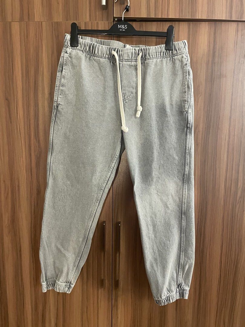 H&M Jogger Relaxed Fit Pants - Gray (Category: Joggers) located in Pasig City. Submitted by pub__low (Listing ID 1425023679, Image 1). Description: Not ukay. Decluttering. Light grey Medium W 16” L 37” Buyer to book preferred courier Or Thru gogoexpress Gcash!.