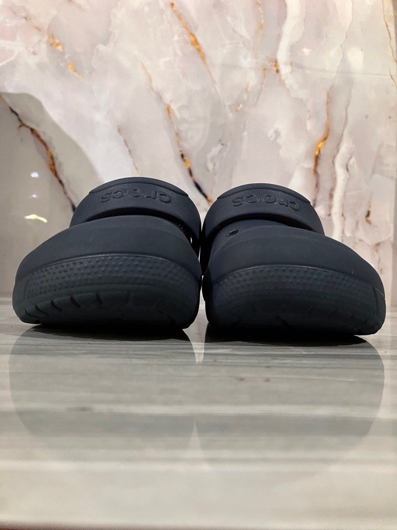 ICONIC CROCS CLASSIC CLOGS SIZE 21 CM MEN (Category: Slippers & Slides) located in General Mariano Alvarez. Submitted by adonid (Listing ID 1424918557, Image 3). Description: ICONIC CROCS CLASSIC CLOGS ORIGINAL ICONIC CROCS CLASSIC CLOGS GOOD CONDITION NORMAL SIGN OF USAGE ONLY SIZE 21 CM MEN.