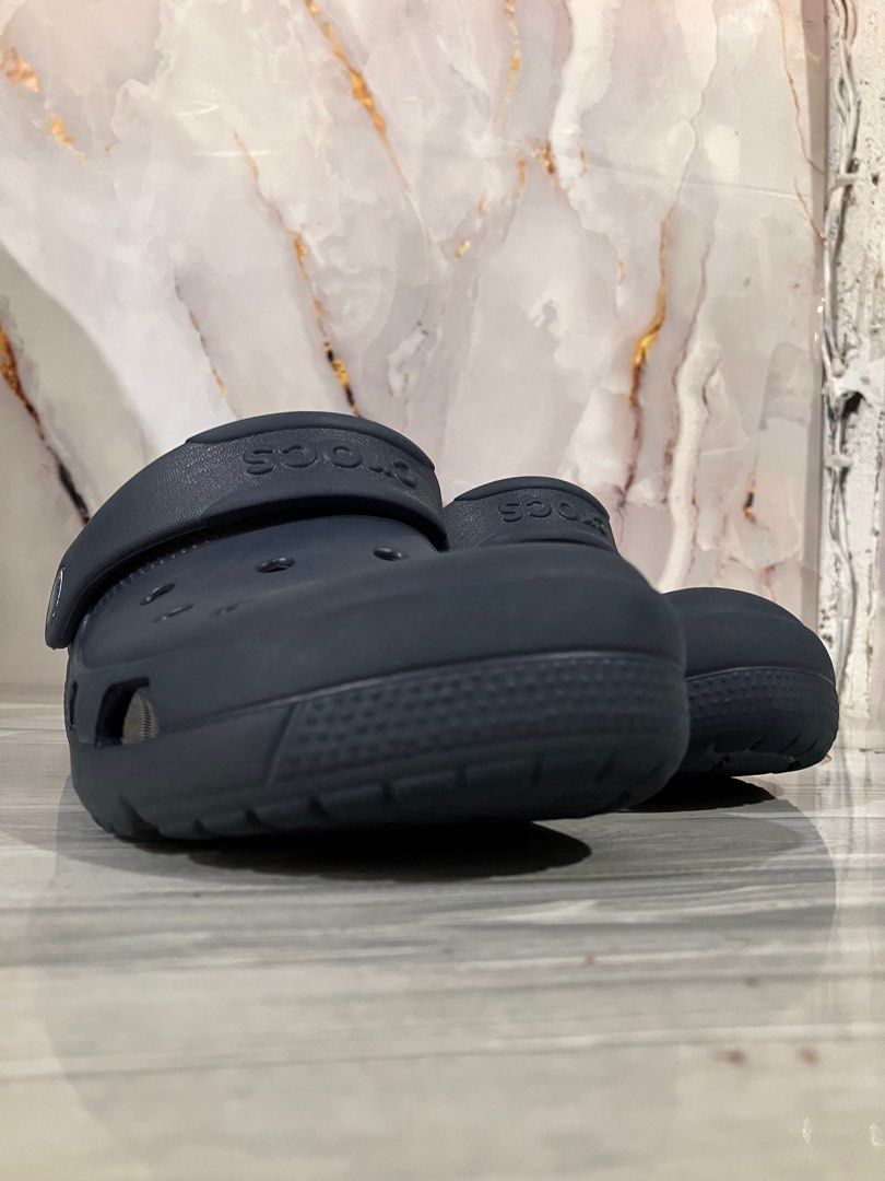 ICONIC CROCS CLASSIC CLOGS SIZE 21 CM MEN (Category: Slippers & Slides) located in General Mariano Alvarez. Submitted by adonid (Listing ID 1424918557, Image 2). Description: ICONIC CROCS CLASSIC CLOGS ORIGINAL ICONIC CROCS CLASSIC CLOGS GOOD CONDITION NORMAL SIGN OF USAGE ONLY SIZE 21 CM MEN.