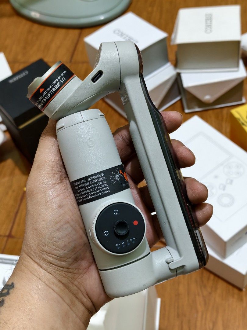 Insta 360 Flow (Category: Gimbals & Stabilizers ) located in Manila. Submitted by julianjuleschico (Listing ID 1424963105, Image 2). Description: insta 360 flow hindi halos nagagamit nakatago lang unit, and box included walang issue makinis pa naman rfs: decluttering php 4.5k .