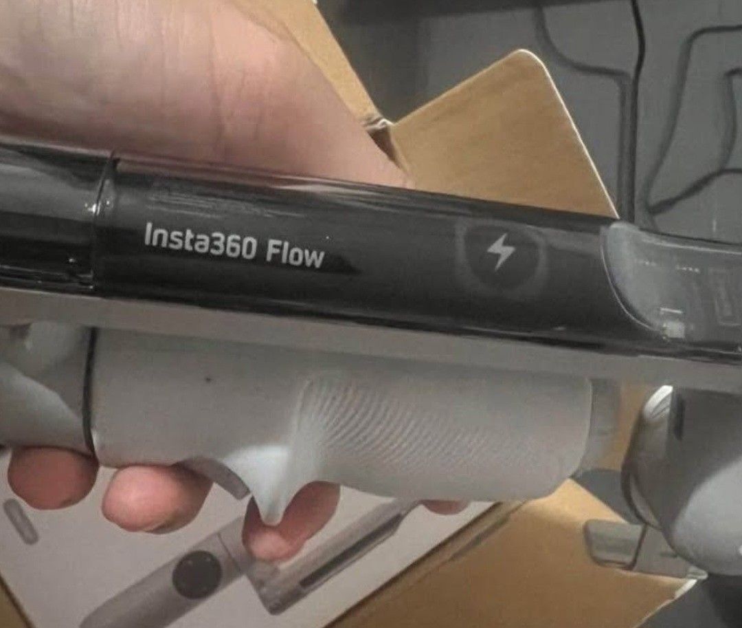 Intaflow 360 gimbal (Category: Other Gadgets) located in Valenzuela. Submitted by flzoneeee (Listing ID 1424899133, Image 2). Description: Compatibility Phone size 6.9-10mm (0.3-0.4in) x 64-84mm (2.5-3.3in), Phone weight: 130-300g (4.6-10.6 oz) Dimension Folded: 79.6x162.1x36mm (3.1x6.4x1.4in), Unfolded: 73.6x269.4x69.9mm (2.9x10.6x2.8in); Built-in Selfie Stick: 215mm (8.5in); Built-in Tripod: Extended Length: 80mm (3.1in), Extended Diameter: 187