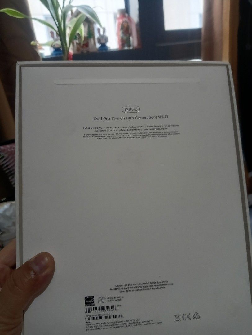 iPad 11 pro box (Category: iPad) located in Makati City. Submitted by maloustuffs_2025 (Listing ID 1424915827, Image 3). Description: Hey there! 👋 Selling this iPad 11 Pro box. The box itself looks sleek and clean, perfect if you're looking to complete your iPad setup or just need a replacement box. Meetups are available at Ayala Triangle Park and SM Makati. Hit me up if you're interested!.