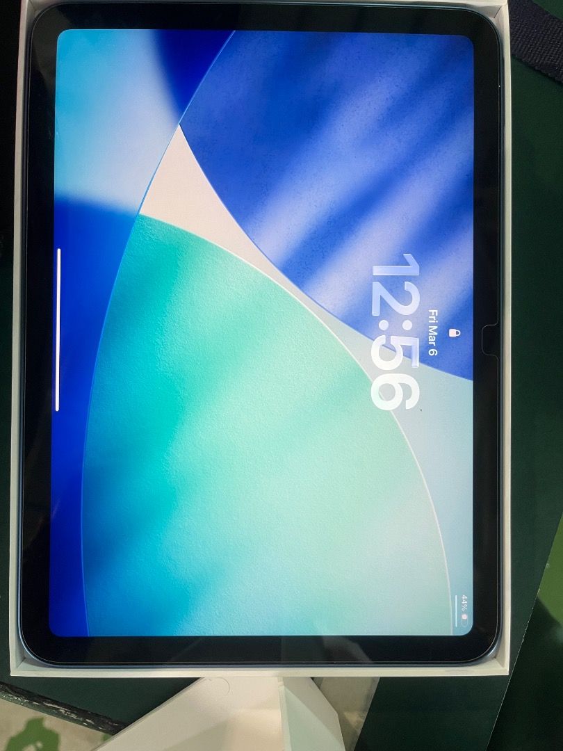 Ipad A16 11th Gen (Category: iPad) located in Caloocan City. Submitted by chabellita56119 (Listing ID 1424968106, Image 2). Description: FS IPAD A16 128gb UNDER WARRANTY (JANUARY 2, 2027) 100% bh 50 cycle count W orig cord W orig adapter W case W orig box Unli reset/Unli check Sobrang kinis Pwede sa maselan Batangas Loc.