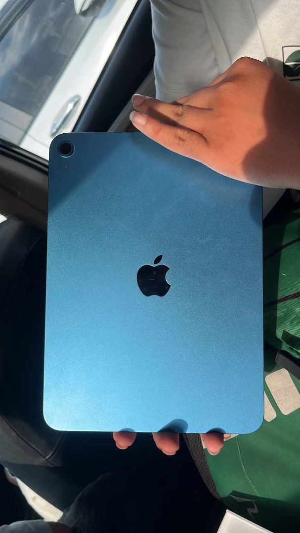 Ipad A16 11th Gen (Category: iPad) located in Caloocan City. Submitted by chabellita56119 (Listing ID 1424968106, Image 3). Description: FS IPAD A16 128gb UNDER WARRANTY (JANUARY 2, 2027) 100% bh 50 cycle count W orig cord W orig adapter W case W orig box Unli reset/Unli check Sobrang kinis Pwede sa maselan Batangas Loc.