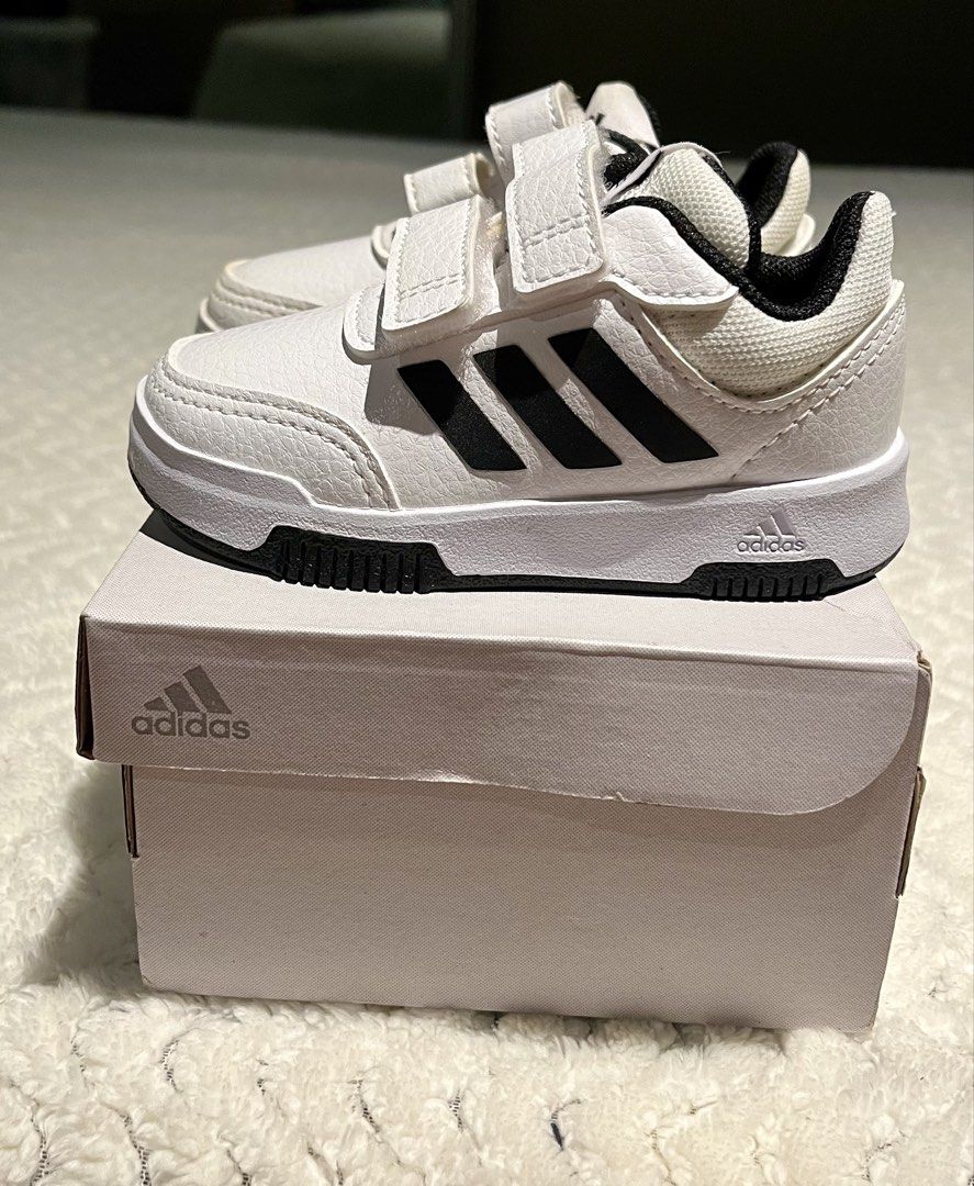 Kids Adidas Shoes (Category: Babies & Kids Fashion) located in Taguig. Submitted by quin21 (Listing ID 1425001453, Image 3). Description: Kids Adidas Tensaur Sport 2.0 CF I SIZE: US 5K / UK 4 / CHN 115 / 11.5 CM For 6-12 months baby boy/girl Used twice with box but with slight discoloration (see last photo) 📍 BGC, Taguig.