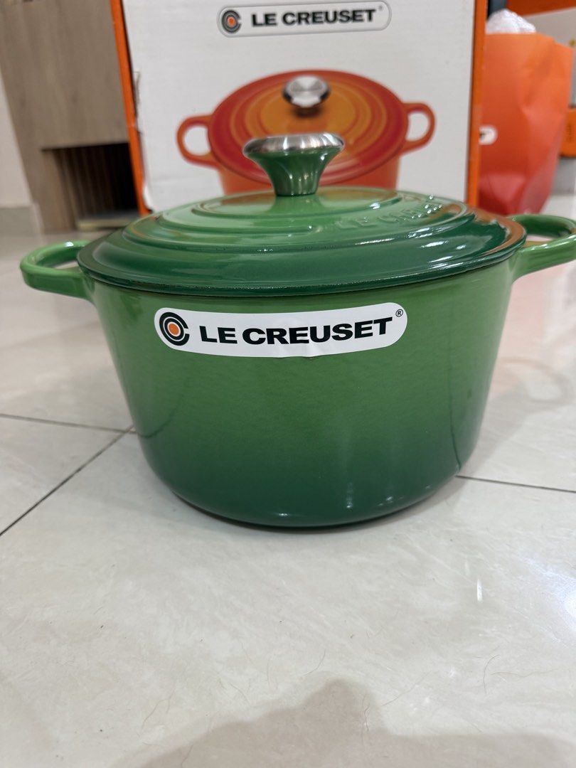 Le Creuset 24cm deep Round Dutch Oven 5L- Bamboo Green