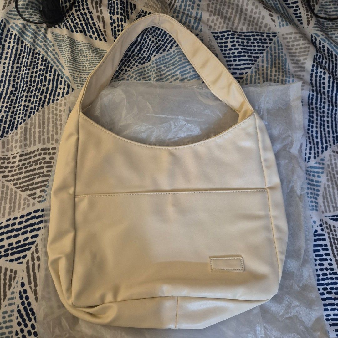 Leather tote bag Cream & Brown (Category: Shoulder Bags) located in Quezon City. Submitted by cgthreena (Listing ID 1424921657, Image 3). Description: Get 2 for only 200php. The brown one is free because of the defect in magnet closure. Please see photos for reference. .