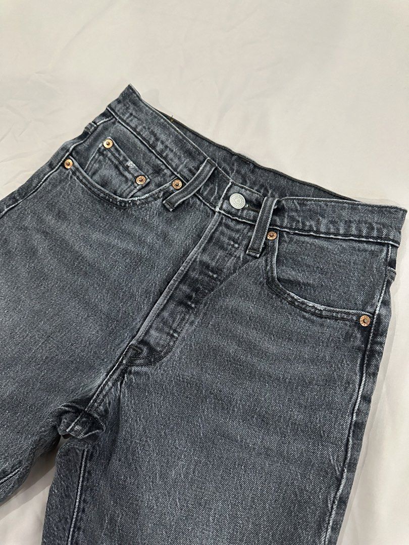 Levi's 501 Skinny Jeans (Category: Jeans) located in Tarlac. Submitted by melabagan (Listing ID 1424937638, Image 2). Description: Original Levi’s 501 skinny. Pepper Warm/Gray denim. Bought in Levi’s store I think 10 years ago. Still in good condition. No flaws. Size 24 RFS: It doesn’t fit me anymore. Masikip na. .
