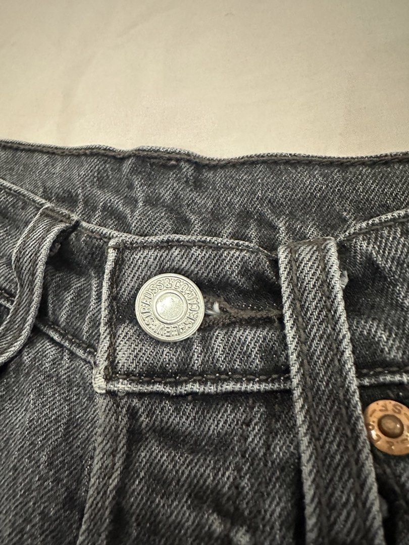 Levi's 501 Skinny Jeans (Category: Jeans) located in Tarlac. Submitted by melabagan (Listing ID 1424937638, Image 3). Description: Original Levi’s 501 skinny. Pepper Warm/Gray denim. Bought in Levi’s store I think 10 years ago. Still in good condition. No flaws. Size 24 RFS: It doesn’t fit me anymore. Masikip na. .