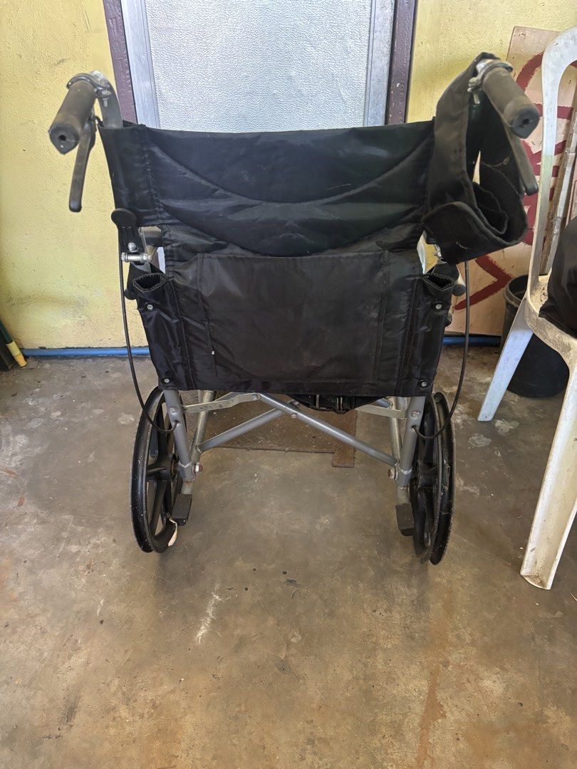Lightweight Foldable Wheelchair (Category: Wheelchairs) located in Paranaque City. Submitted by personal.shelf (Listing ID 1424987062, Image 3). Description: .