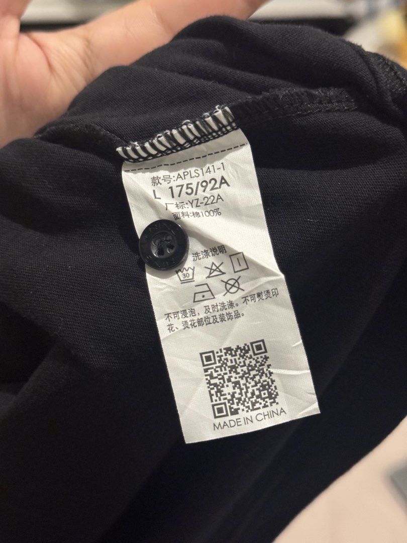 Li-Ning Black Polo Shirt (Category: Tshirts & Polo Shirts ) located in Midsayap. Submitted by fivelyyy (Listing ID 1424732004, Image 2). Description: NO FLAWS BRAND NEW CONDITION - Embroidered logo on chest - Large on tag - with wash tag and extra button - qr code✔️ DIMES: 27x19.