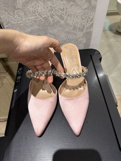 (Category: ) located in . Submitted by closetsale28 (Listing ID 1424967786, Image 1). Description: .