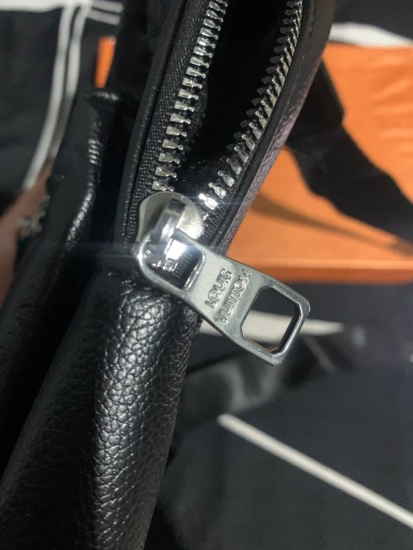 Louis Vuitton Black Sling Bag (Category: Luxury Bags & Wallets) located in Baguio. Submitted by dnjthriftshop (Listing ID 1424901802, Image 3). Description: COMPLETE W/BOX.