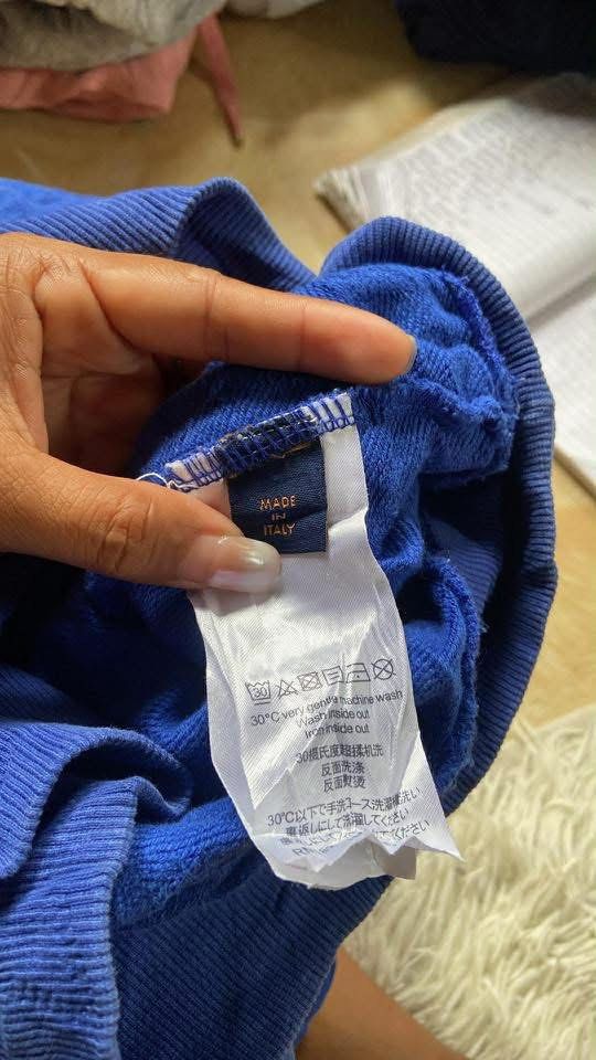Louis Vuitton Monogram Hoodie (Category: Luxury Apparel) located in Manila. Submitted by phak.thrifts (Listing ID 1424902667, Image 3). Description: Louis Vuitton Size: Medium Excellent condition Minimal flaws Payment: Gcash- 09462053176.