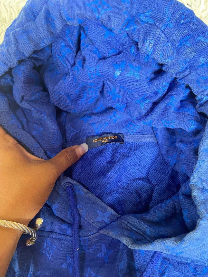 Louis Vuitton Monogram Hoodie (Category: Luxury Apparel) located in Manila. Submitted by phak.thrifts (Listing ID 1424902667, Image 2). Description: Louis Vuitton Size: Medium Excellent condition Minimal flaws Payment: Gcash- 09462053176.