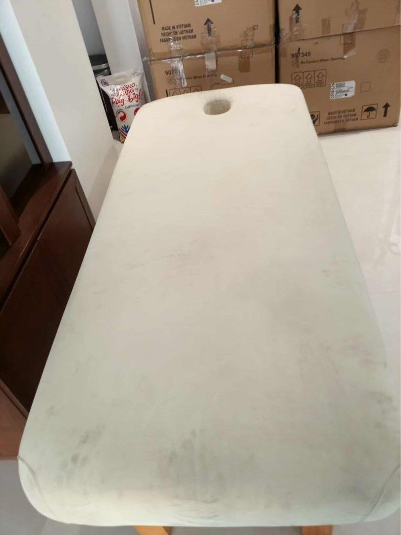 Massage Table with Face Cradle (Category: Massage Devices) located in Manila. Submitted by metrosen (Listing ID 1424983745, Image 2). Description: Such a steal!!.