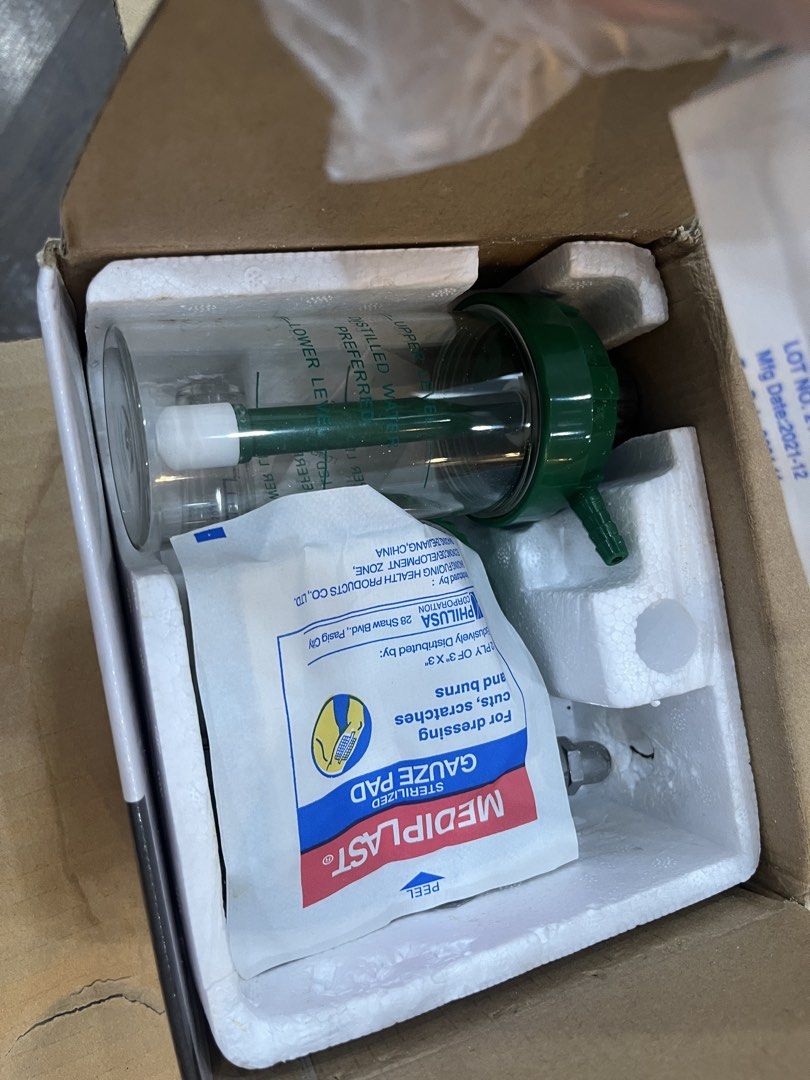 Medical Oxygen Regulator (Category: Medical Supplies & Tools) located in Quezon City. Submitted by lalathebrindle (Listing ID 1424934197, Image 2). Description: Used less than 1 month .
