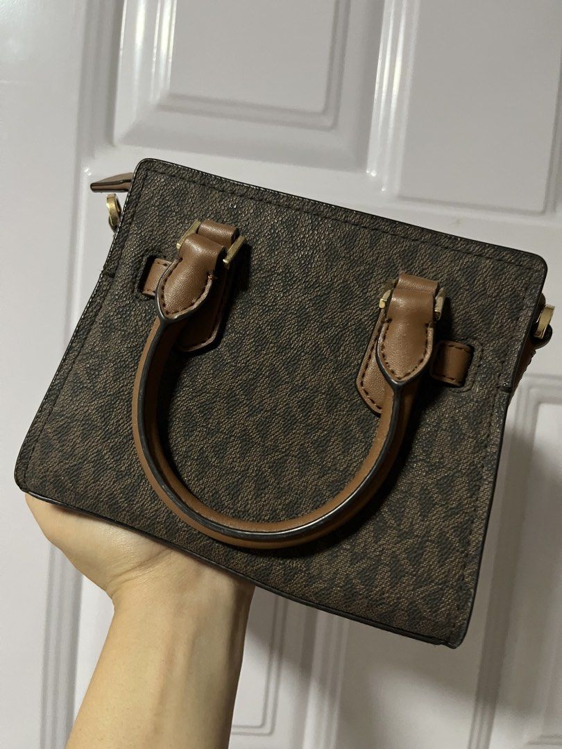 Michael Kors Mini Hamilton (Category: Luxury Bags & Wallets) located in Cavite. Submitted by ms.declutzzz (Listing ID 1425000497, Image 2). Description: .