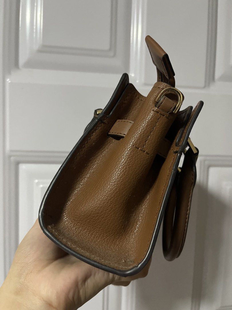 Michael Kors Mini Hamilton (Category: Luxury Bags & Wallets) located in Cavite. Submitted by ms.declutzzz (Listing ID 1425000497, Image 3). Description: .