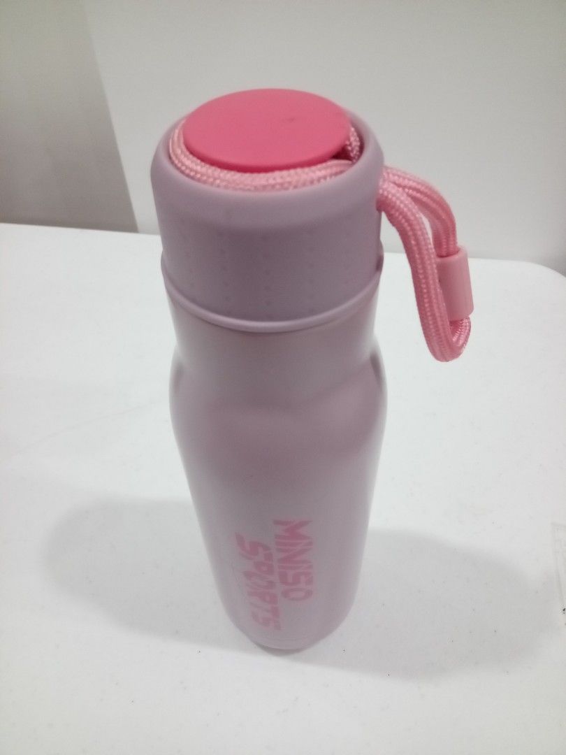 Miniso Sports Water Bottle (Category: Water Bottles & Tumblers) located in Quezon City. Submitted by cloudcloset.ph (Listing ID 1425034774, Image 3). Description: rfs - moving out sale still in excellent quality parang bago pa.