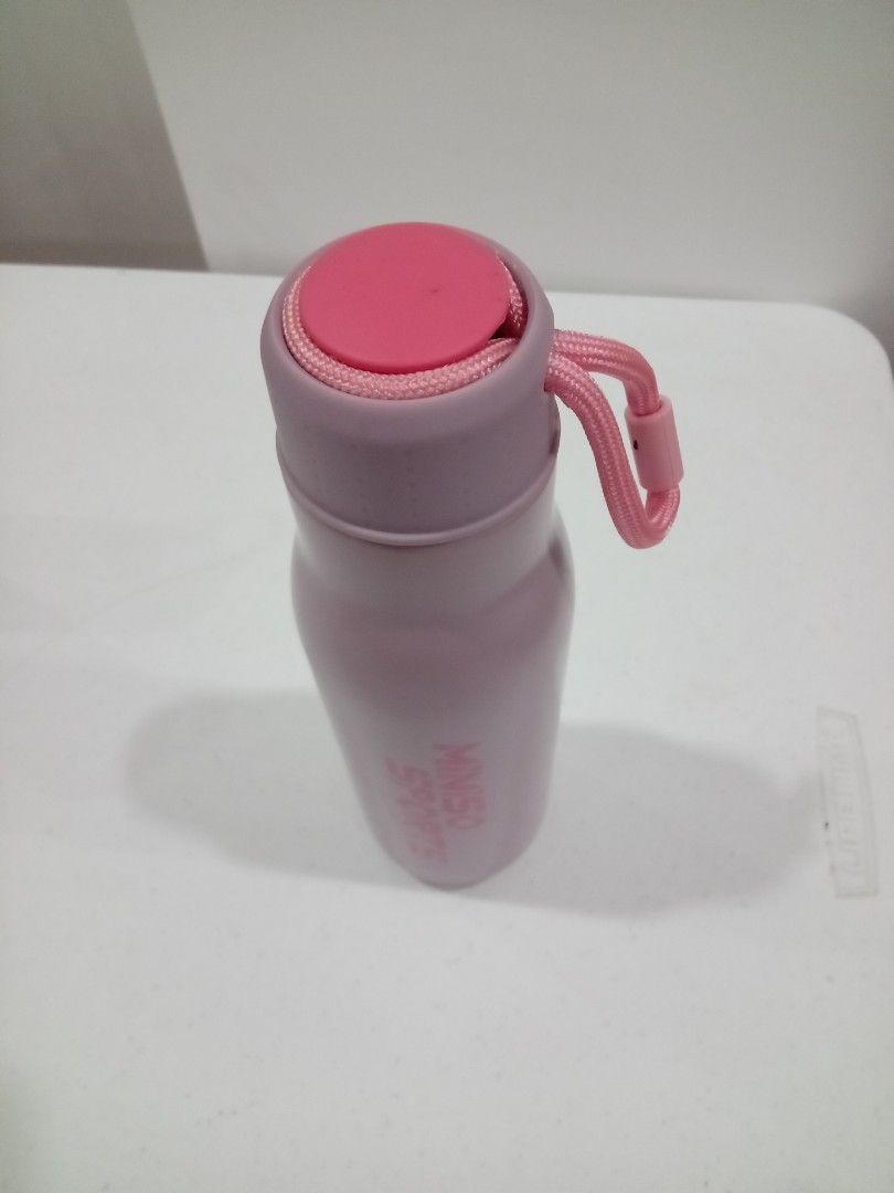 Miniso Sports Water Bottle (Category: Water Bottles & Tumblers) located in Quezon City. Submitted by cloudcloset.ph (Listing ID 1425034774, Image 2). Description: rfs - moving out sale still in excellent quality parang bago pa.