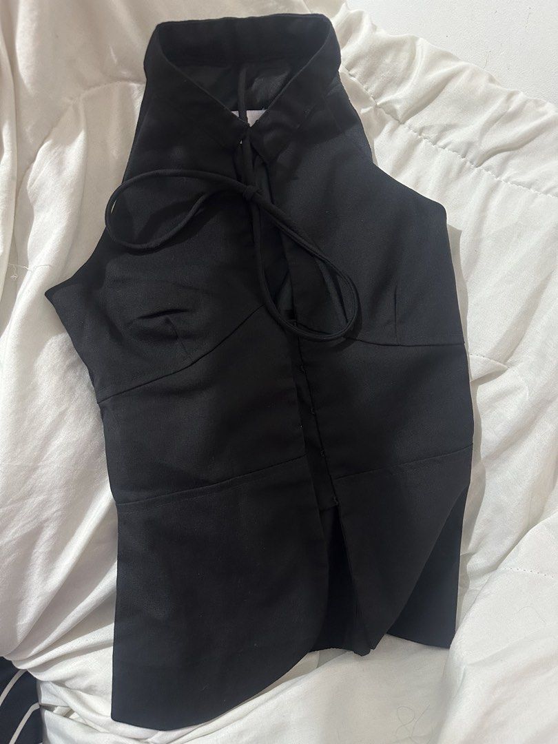 Miu the Label Sol Top (Category: Sleeveless) located in Manila. Submitted by jean_closet (Listing ID 1424964584, Image 1). Description: Used twice Size XS Pls check your size at their ig..