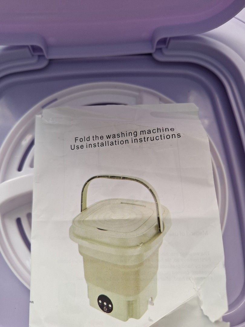Multi-Function Folding Washing Machine （分類：洗衣機及乾衣機）位於 Hong Kong。 由 Bienvenu 提交（商品編號 1424948175，圖片 1）。簡介： Multi-function folding washing machine. It is a compact, portable washing machine. The machine is purple and white. It has a lid and a handle for easy carrying. It comes with installation instructions. The machine has a control panel with buttons.。