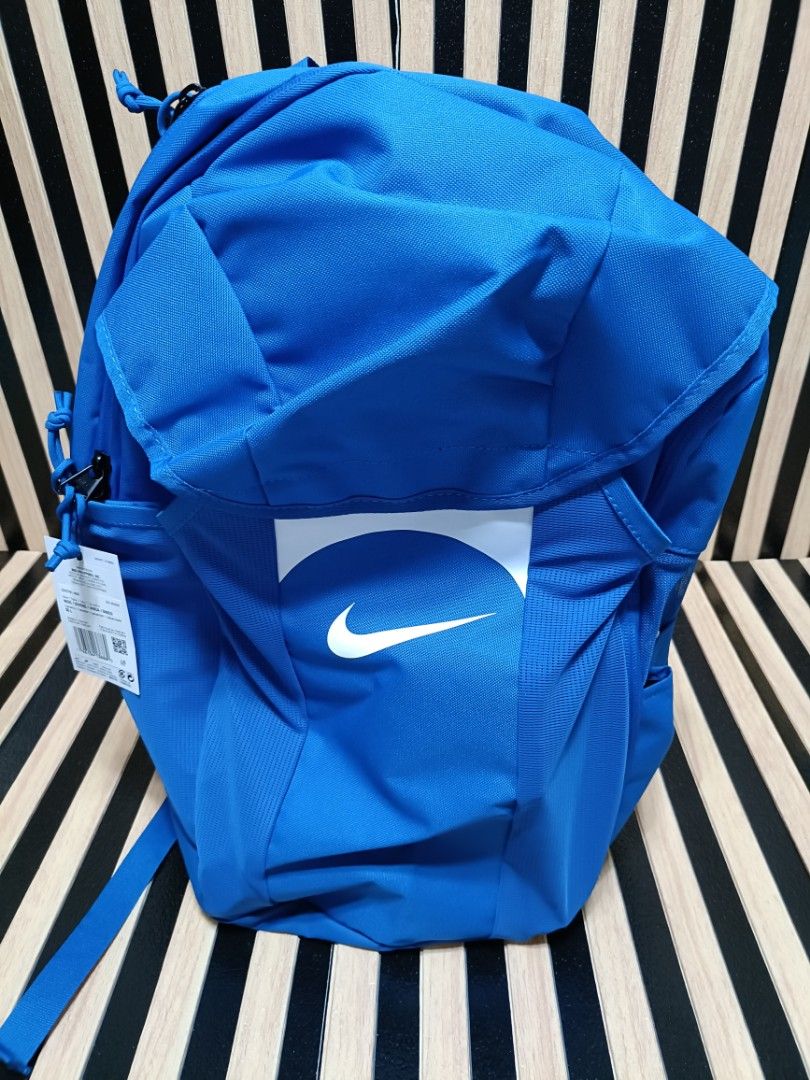Nike Academy Backpack (30L) (Category: Backpacks) located in Manila. Submitted by supermat (Listing ID 1424886330, Image 1). Description: BRAND NEW 200% LEGIT BELOW RETAIL PRICE (2,595) WITH 15" LAPTOP COMPARTMENT WITH RAIN COVER.