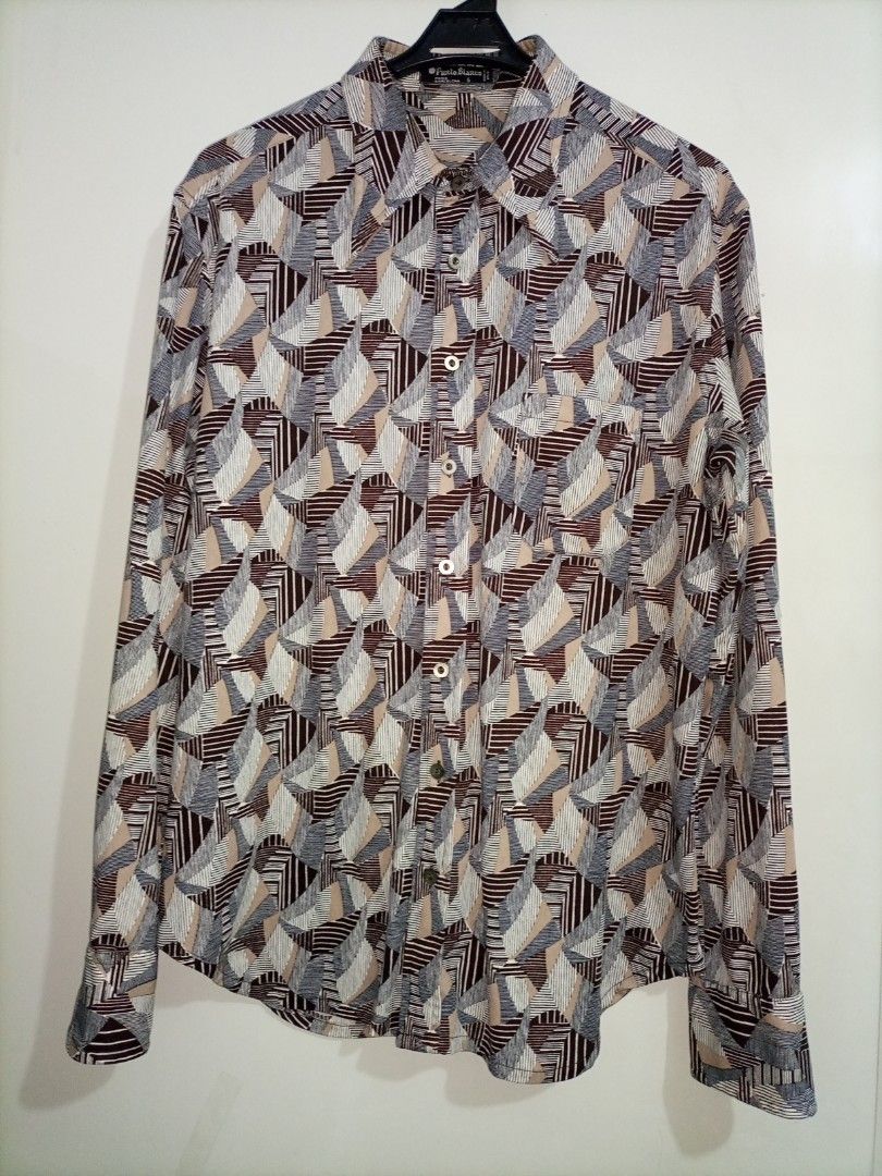 Punto Blanco Brown Long Sleeve Shirt (Category: Formal Shirts) located in Bacoor. Submitted by imshining_23 (Listing ID 1424993498, Image 2). Description: - Punto Blanco Long Sleeve Shirt - Size M - Brown color - Eye-catching geometric design.
