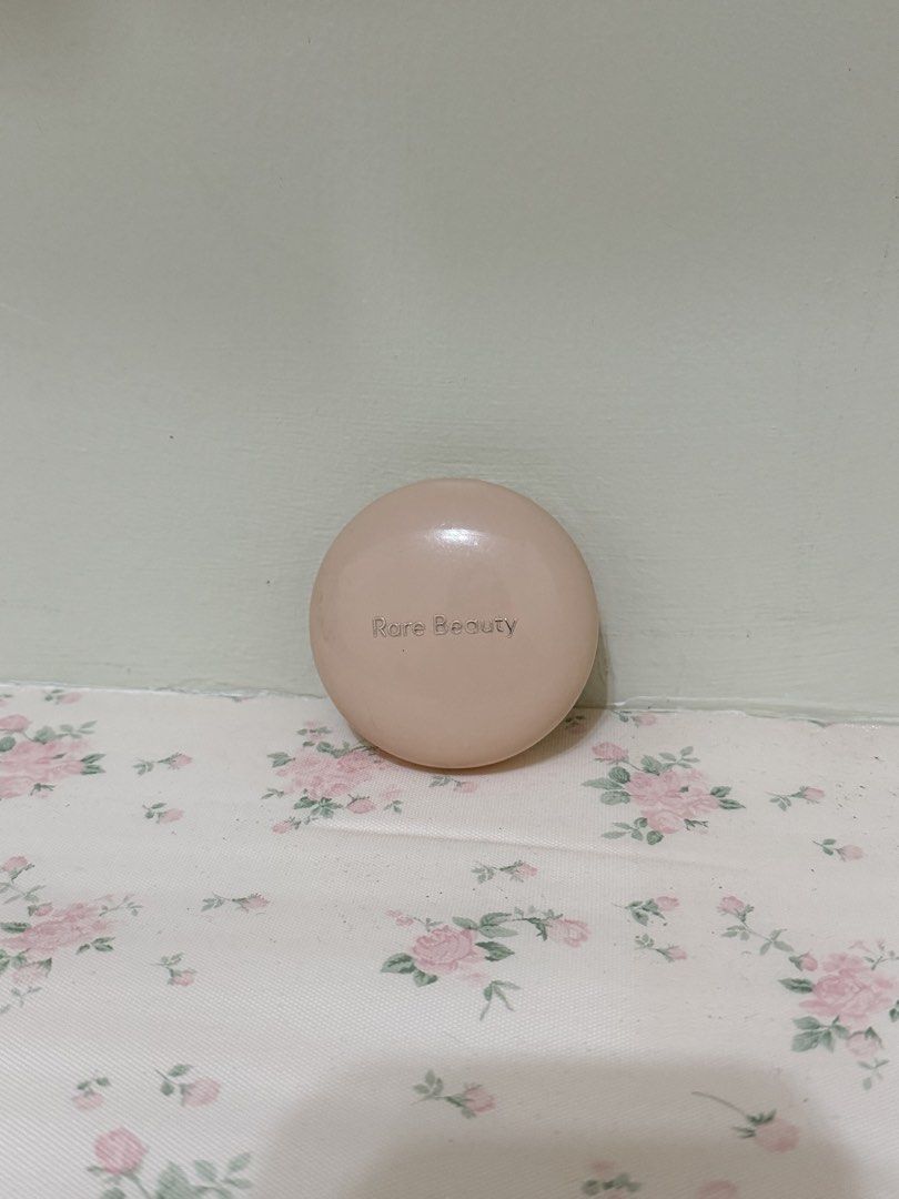 Rare Beauty Highlighter in MESMERIZE (Category: Makeup) located in Manila. Submitted by chi.declutters_ (Listing ID 1424985716, Image 1). Description: - used 3x - it cracked kasi nalaglag pero i pressed it nalang - rfs: i dont use it anymore - bought sa orange app - pm for more pics.