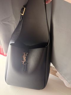 (Category: ) located in . Submitted by jocloset (Listing ID 1425018932, Image 1). Description: .