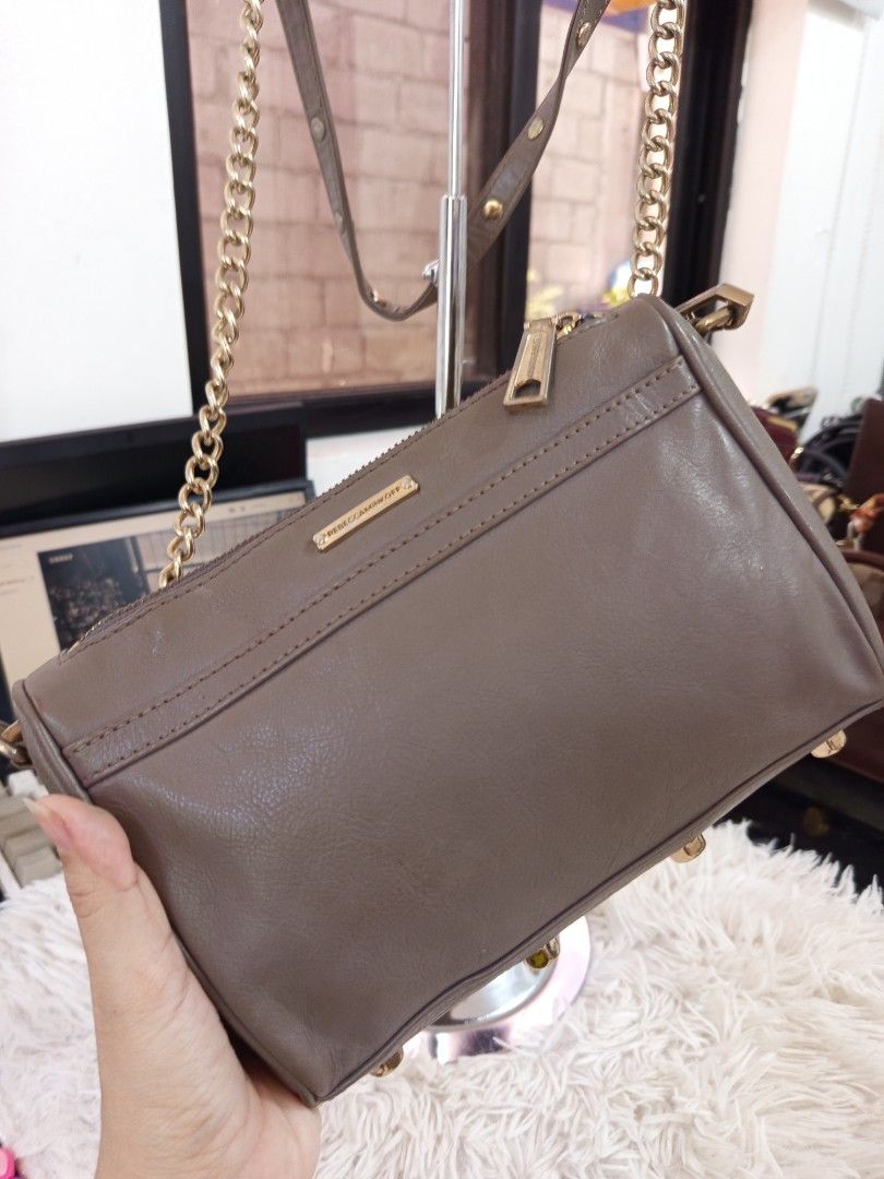 Rebecca Minkoff Crossbody Bag (Category: Luxury Bags & Wallets) located in Cavite. Submitted by rcelss (Listing ID 1424929466, Image 2). Description: hardware issues as is where is. see pics needs cleaning inside no scratches sa leather .