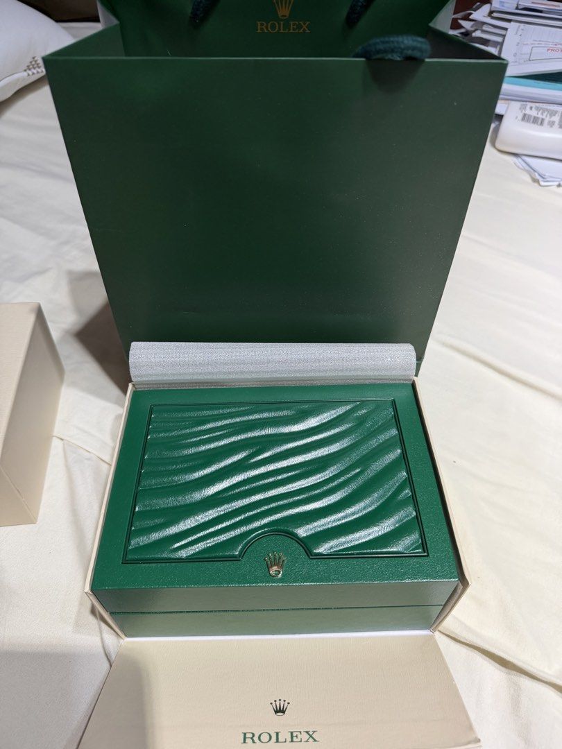 Rolex Datejust White Dial (Category: Luxury Watches) located in Quezon City. Submitted by lebasi0704 (Listing ID 1424936593, Image 2). Description: Rolex Lady Datejust 28mm Steel White Roman Dial Jubilee 279174 Unit, box, certificate of authentication.
