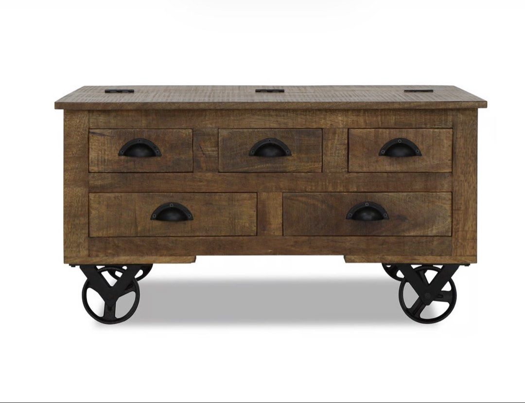 Rustic square Coffee Table (Category: Tables & Sets) located in Singapore. Submitted by shalynn (Listing ID 1424916866, Image 2). Description: .