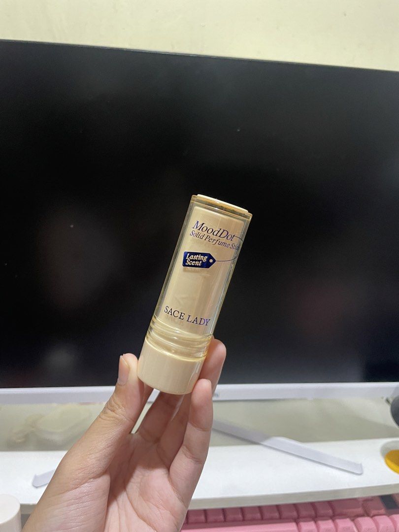 Sace Lady MoodDot Solid Perfume Stick (Category: Fragrance & Deodorants) located in Bulacan. Submitted by elibulacan (Listing ID 1425016794, Image 1). Description: scent: Free Unbound.