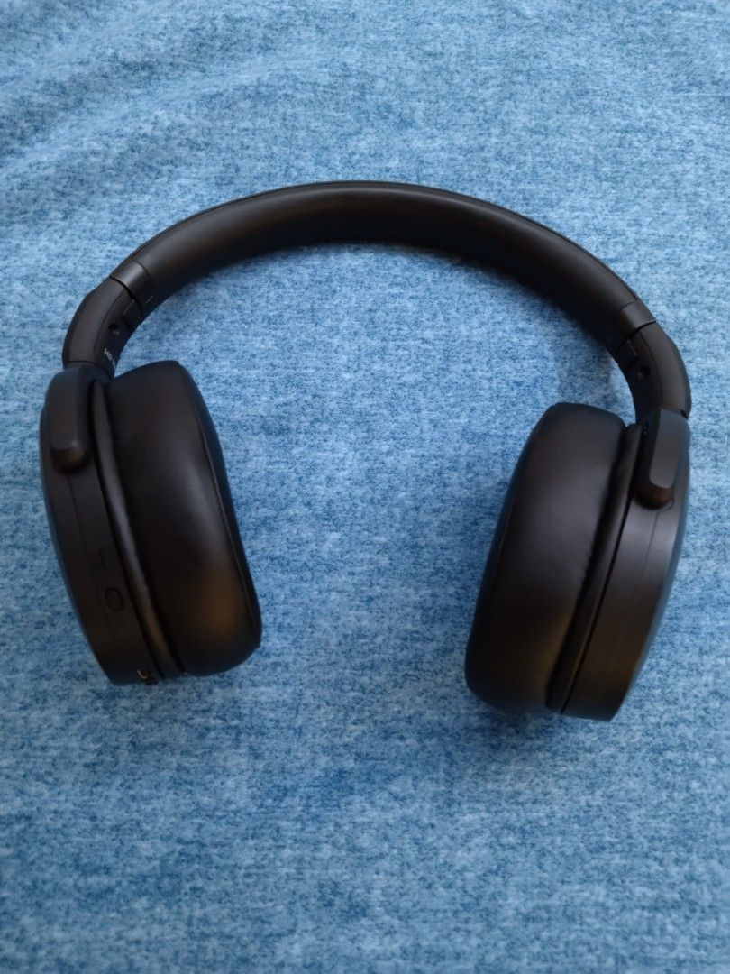 Sennheiser HD 350BT (Category: Headphones & Headsets) located in Cavite. Submitted by newcat66 (Listing ID 1424944950, Image 1). Description: Sennheiser HD 350 BT With case Reason for selling: going back to earbuds. .