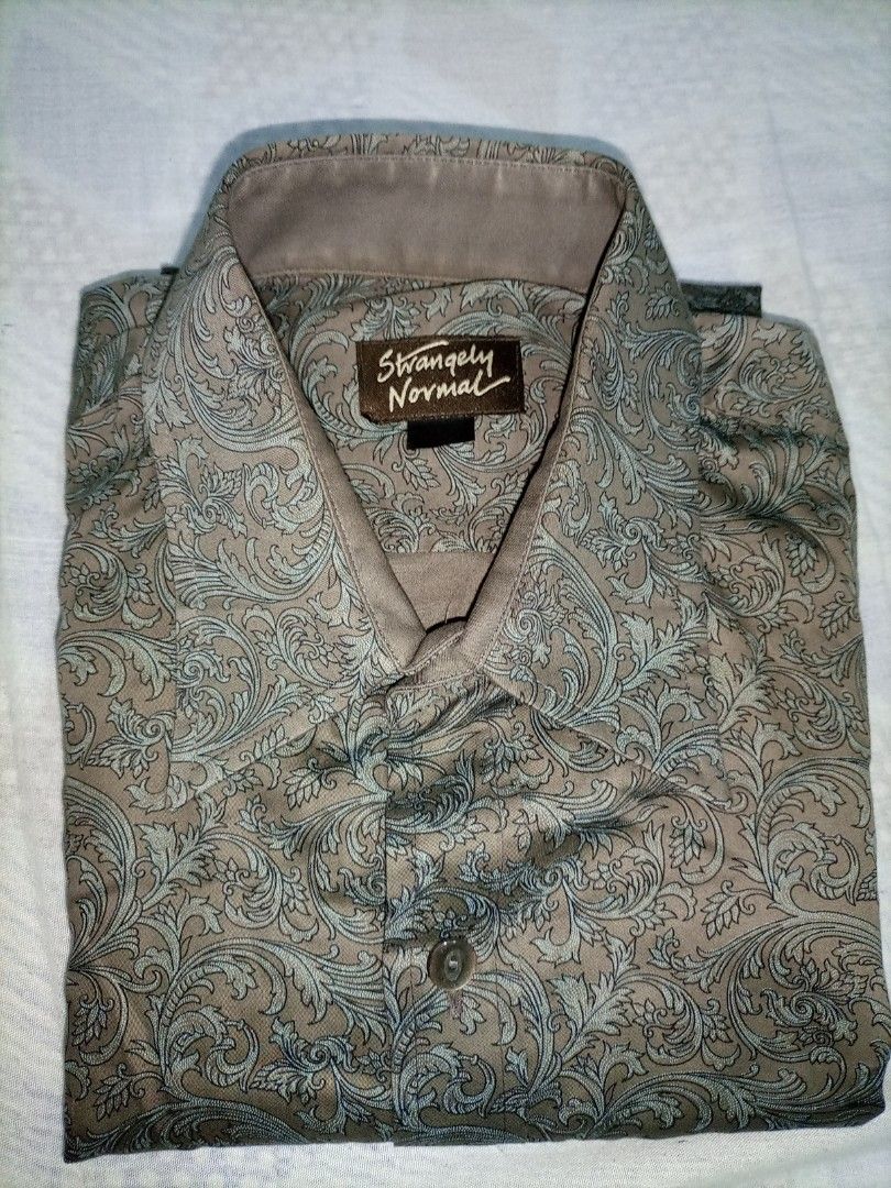 Strangely Normal Gray Long Sleeve Shirt (Category: Formal Shirts) located in Bacoor. Submitted by imshining_23 (Listing ID 1424983882, Image 3). Description: Stylish long-sleeved shirt from Strangely Normal. Features a unique patterned design. It has a button-down closure and a classic collar. The shirt has long sleeves with buttoned cuffs. Perfect for a smart casual look..