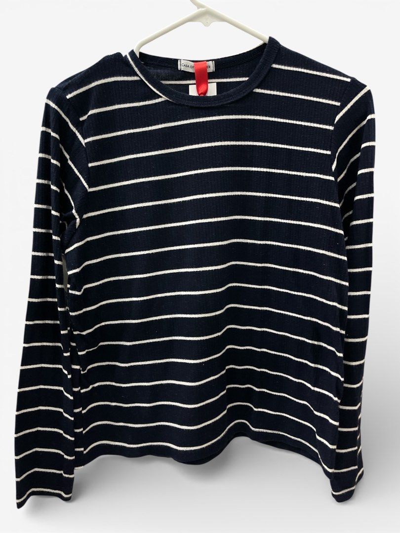 Striped Long Sleeve Shirt (Category: Longsleeves) located in Subic. Submitted by pepaydeclutters (Listing ID 1424981261, Image 1). Description: No stains Fits M/L.