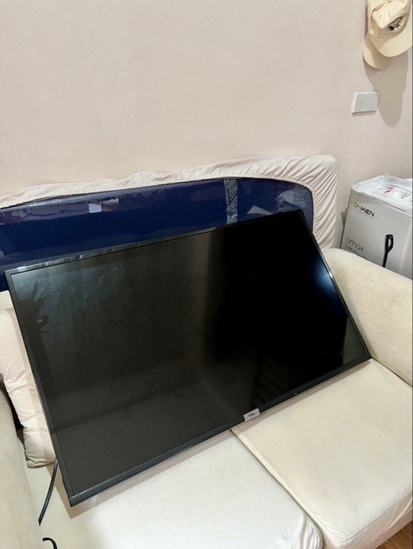 TCL 40 inches Smart Android TV (Category: TV) located in Makati City. Submitted by chrisniones (Listing ID 1424986208, Image 2). Description: Move out sale - TCL 40 inches Smart Android TV. No stand Wall mounted.