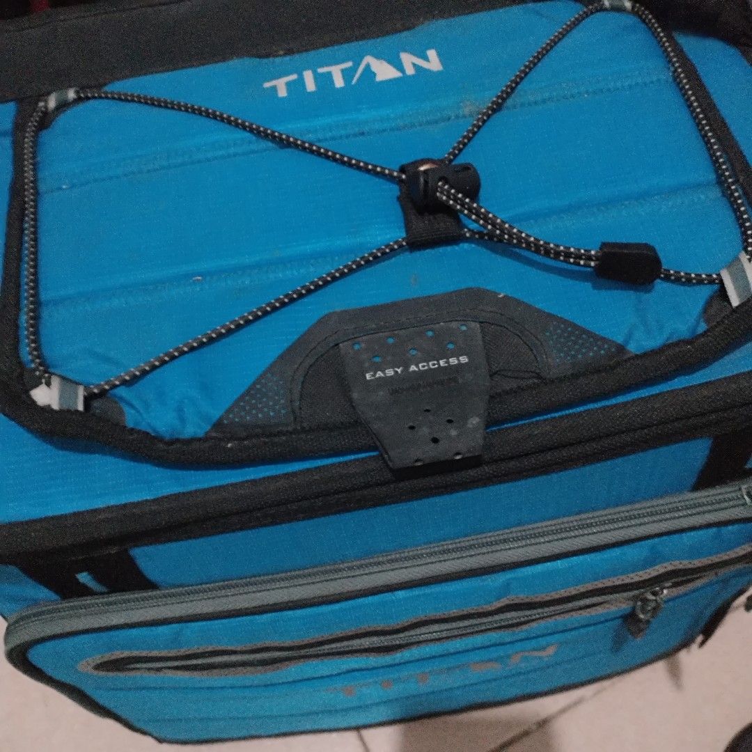 Titan Deep Freeze 40 Can Collapsible Cooler (Category: Hiking & Camping) located in Cainta. Submitted by harlemwerld (Listing ID 1424974138, Image 2). Description: The Titan Deep Freeze® 40 Can Collapsible Cooler can keep ice for up to 2 days while featuring resistant hard walls to protect your food. Comprised of Deep Freeze™ high performance insulation with radiant heat barrier for superior cooling. The Titan Deep Freeze® 40 Can Collapsible Cool