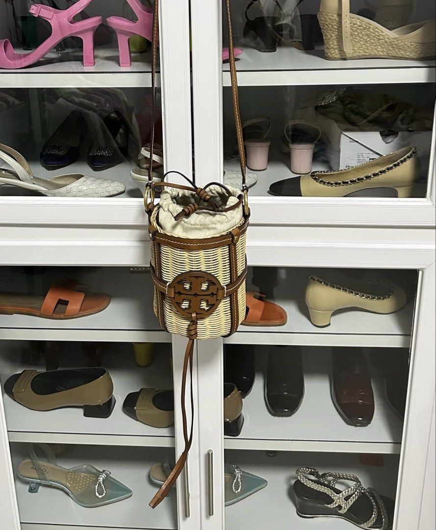 Tory Burch Woven Crossbody Bag (Category: Luxury Bags & Wallets) located in Ozamiz City. Submitted by Maney8 (Listing ID 1424960771, Image 3). Description: Original Tory burch #coach #toryburch #katespade #fossil #michaelkors #karllagerfeld.