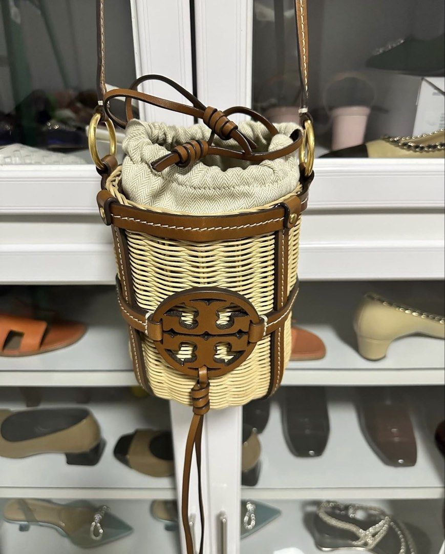 Tory Burch Woven Crossbody Bag (Category: Luxury Bags & Wallets) located in Ozamiz City. Submitted by Maney8 (Listing ID 1424960771, Image 2). Description: Original Tory burch #coach #toryburch #katespade #fossil #michaelkors #karllagerfeld.