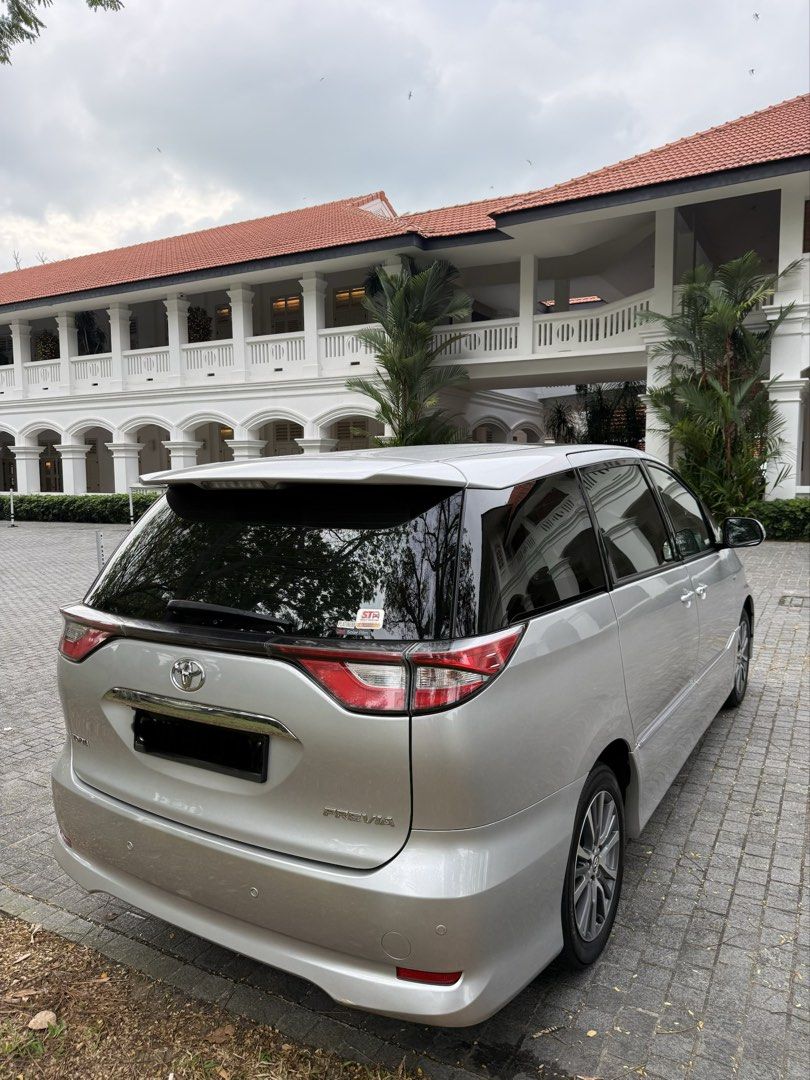 Toyota Previa 2.4 Aeras 7-seater Moonroof Luxury (A) (Category: Used Cars) located in Singapore. Submitted by anpanface (Listing ID 1424933164, Image 3). Description: Direct 2nd owner. Borneo Motor top specs model. Full stock, original Toyota parts and paint. Accident free. Shelter carpark 24/7..