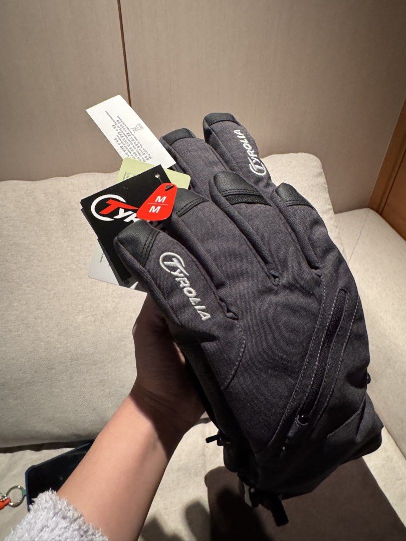 Tyrolia Ski Gloves - Medium & Large (Category: Gloves) located in Cainta. Submitted by trufflecake (Listing ID 1424914957, Image 1). Description: Used once Can use phone while wearing.
